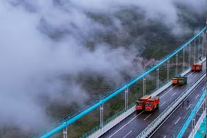 Cầu Huajiang Canyon.