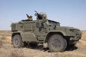 Typhoon-PVO mang theo 9 tên lửa đất đối không vác vai, gồm Igla, Igla-S và các hệ thống Verba mới hơn, cho phép tiêu diệt trực thăng, tên lửa hành trình và UAV. (Nguồn ảnh: Bộ Quốc phòng Nga)