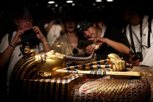 Bí mật kho báu của vua Tutankhamun lần đầu hé lộ sau hơn 100 năm