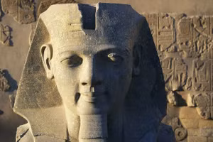 Các chuyên gia tìm thấy mảnh vỡ còn thiếu của bức tượng Ramesses II Atlantide Phototravel. Ảnh: Getty Images