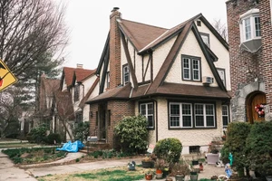 Cận cảnh ngôi nhà cũ của ông Trump được rao bán với giá gây sốc 