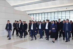 Thường trực Ban Bí thư Trần Cẩm Tú kiểm tra công tác chuẩn bị Đại hội đại biểu toàn quốc lần thứ XIV của Đảng tại Trung tâm Hội nghị quốc gia. Ảnh: Phương Hoa/TTXVN 