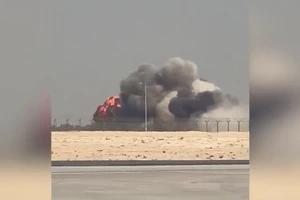 Khoảnh khắc tiêm kích Ấn Độ rơi và bốc cháy tại triển lãm hàng không