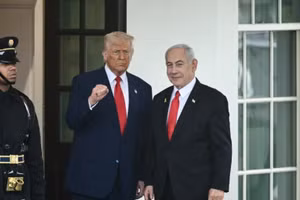 Tổng thống Hoa Kỳ Donald Trump chào đón Thủ tướng Israel Benjamin Netanyahu tới Nhà Trắng ở Washington, DC, ngày 7/4. Ảnh: AFP.
