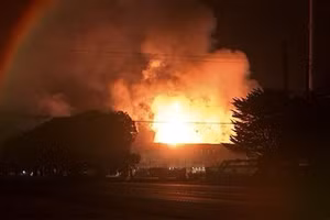 Video cháy lớn tại nhà máy điện ở California, phát lệnh sơ tán