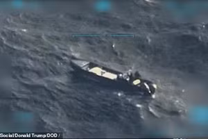 Ông Trump xác nhận Mỹ tấn công tàu ngầm, tăng căng thẳng với Venezuela