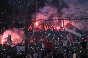 140.000 người Serbia rầm rộ xuống đường ở thủ đô