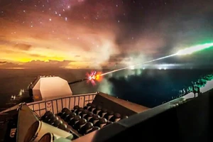 Pháo hải quân HMS Argyll khai hỏa (hình minh họa).