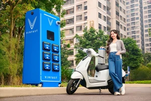 Xe thể thao đổi pin VinFast Viper tạo cơn sốt giữa thời bão giá xăng dầu 