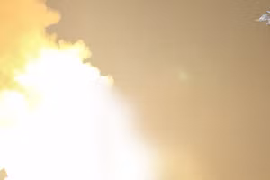 Pháo phản lực Tosochka TOS-2 khai hỏa, Nga tập kích hạ tầng năng lượng Ukraine