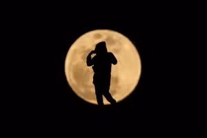 Chùm ảnh trăng máu tháng 3 chiếu sáng bầu trời thế giới