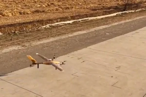 Drone tre dài 2,5m của các nhà nghiên cứu Trung Quốc đã thực hiện chuyến bay thử nghiệm thành công.