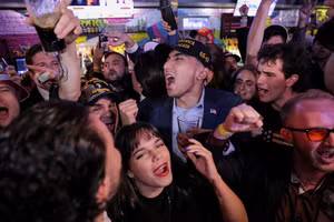 Những người ủng hộ ông Trump trong đêm tranh cử tổng thống Mỹ. (Ảnh: Reuters)