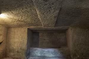 Các nhà khảo cổ học đã tìm thấy một ngôi mộ cổ chưa bị khai quật