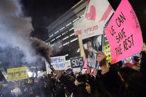 Cuộc biểu tình kêu gọi thả những người bị giam giữ ở Gaza, bên ngoài trụ sở Bộ Quốc phòng Israel tại Tel Aviv ngày 22/2. Ảnh: Jack Guez/ AFP.