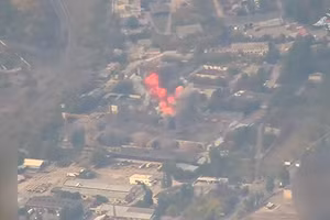 Cảnh tên lửa thiêu rụi xưởng lắp ráp drone ở Kherson