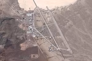 Một báo cáo gây chấn động đã tuyên bố rằng các thuyết âm mưu về UFO xung quanh Area 51 (Khu vực 51) của Nevada được Lầu Năm Góc thúc đẩy để che giấu chương trình vũ khí được phân loại