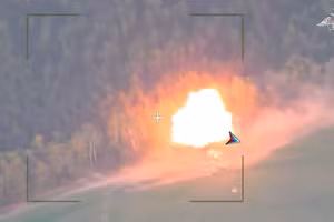 UAV Geran tập kích trạm chỉ huy, hỏa lực phá 14 xe tăng, 90 xe bọc thép