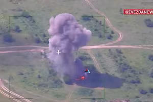 Khoảnh khắc Geran-2 lao vào sở chỉ huy tiền phương gần Chernihiv