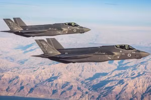 Phòng không Iran được cho là đã bắn trúng tiêm kích F-35 của Mỹ.