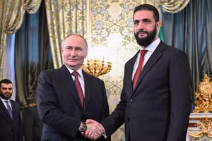 Tổng thống Nga Vladimir Putin và Tổng thống lâm thời Syria Ahmed al-Sharaa.