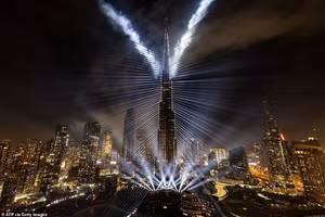 Hàng tỷ người nô nức đón năm mới 2025 với màn pháo hoa tráng lệ