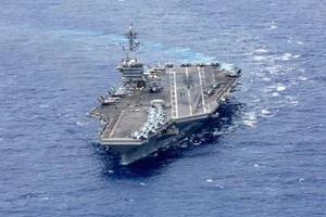 Tàu sân bay lớp Nimitz USS Abraham Lincoln di chuyển trên Thái Bình Dương ngày 1/8. Nhóm tác chiến tàu sân bay Abraham Lincoln đã được chuyển hướng đến Trung Đông để bảo vệ Israel. (Ảnh của Hải quân Hoa Kỳ)