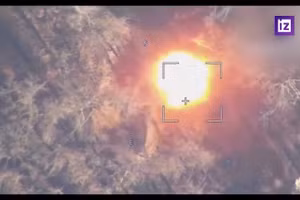 Video pháo tự hành Paladin tan tành trước cú đánh của Lancet