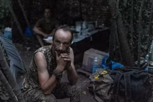 Binh lính Ukraine ở hậu cứ theo hướng Pokrovsk, vùng Donetsk. Ảnh: Getty Images.