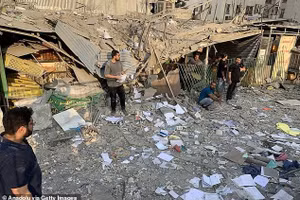 Cảnh đổ nát ở Iran sau cuộc tấn công của Israel.