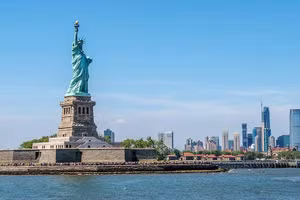 Nắng nóng cực đoan khiến đường nhựa ở New York biến dạng