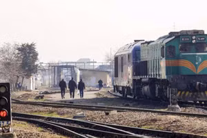 Sau không kích, Iran gấp rút khôi phục tuyến đường sắt trọng yếu