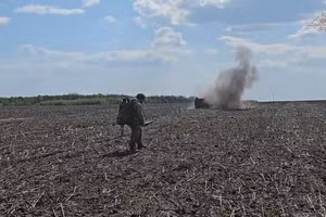 Hỏa lực mạnh phá tan bệ phóng RAK-SA-12 và 31 xe bọc thép