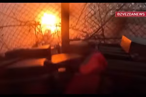 Khoảnh khắc tăng T-90 trúng mìn vẫn chiến đấu áp sát trận địa đối phương