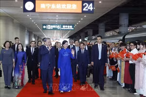 Lễ tiễn Tổng Bí thư, Chủ tịch nước Tô Lâm cùng Phu nhân tại ga Nam Ninh Đông, thành phố Nam Ninh. Ảnh: Thống Nhất/TTXVN.