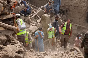 Ngôi làng đổ sập vì động đất lúc nửa đêm và cuộc chạy đua sinh tử