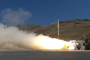 Hải quân Mỹ thử nghiệm động cơ tên lửa nhiên liệu rắn cho hệ thống siêu thanh. Ảnh: Amy Smith qua DVIDS.