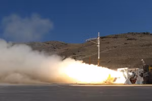 Hải quân Mỹ thử nghiệm động cơ tên lửa nhiên liệu rắn cho hệ thống siêu thanh. Ảnh: Amy Smith qua DVIDS.