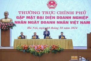 Thủ tướng Phạm Minh Chính chủ trì cuộc gặp mặt các đại diện doanh nghiệp nhân Ngày Doanh nhân Việt Nam - Ảnh: VGP/Nhật Bắc 