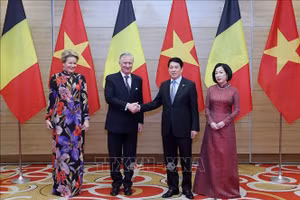 Chủ tịch nước Lương Cường và Phu nhân đón Nhà vua Vương quốc Bỉ Philippe và Hoàng hậu dự tiệc chiêu đãi. (Ảnh: Lâm Khánh/TTXVN)