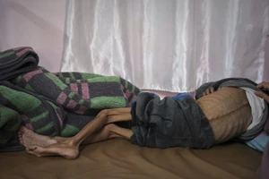 Hình ảnh gần 290.000 trẻ em Gaza bên bờ vực tử thần