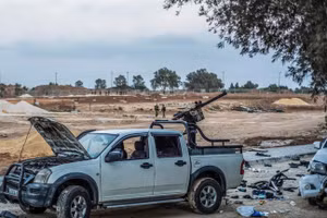 Một chiếc xe bán tải được gắn súng máy hạng nhẹ Negev. Ảnh: Getty Images