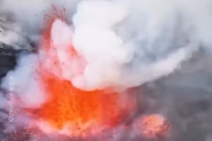 Video núi lửa Etna bất ngờ thức giấc, dung nham bắn cao 400 mét