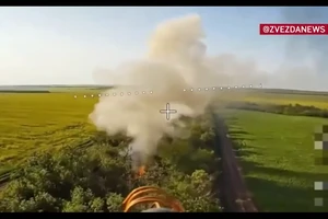 Xem drone FPV phá tan pháo Paladin ở hướng Nam Donetsk
