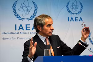 Tổng giám đốc IAEA Rafael Mariano Grossi, phát biểu với các nhà báo tham dự hội thảo kéo dài một tuần tại cơ quan này ở Vienna, Áo, ngày 28/5. (Ảnh AP/Jon Gambrell)