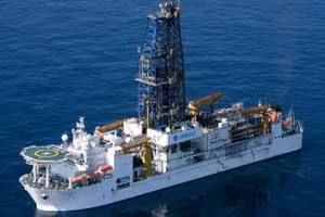 Tàu nghiên cứu Chikyu của Cơ quan Khoa học và Công nghệ Biển – Trái đất Nhật Bản.