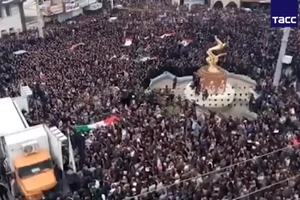 Đám tang các nữ sinh ở Iran sau cuộc không kích của Mỹ và Israel.