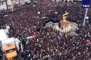 Đám tang các nữ sinh ở Iran sau cuộc không kích của Mỹ và Israel.