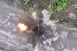 Hỏa lực trút xuống đoàn tàu chở xe bọc thép, phá hủy 20 trạm tác chiến điện tử