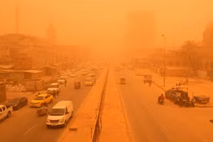 Video bão cát dữ dội khiến 1.800 người ngạt thở